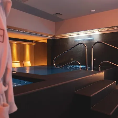 Hotel Moma Wellness & 3*