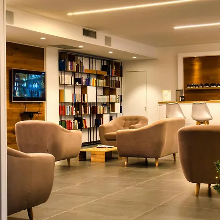 Moma Wellness & 3*