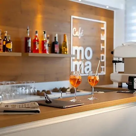 فندق Moma Wellness & 3*