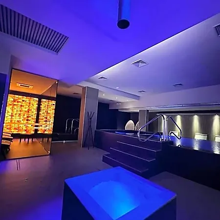 Moma Wellness & فندق