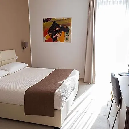 فندق Moma Wellness & 3*