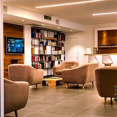 فندق Moma Wellness & 3*