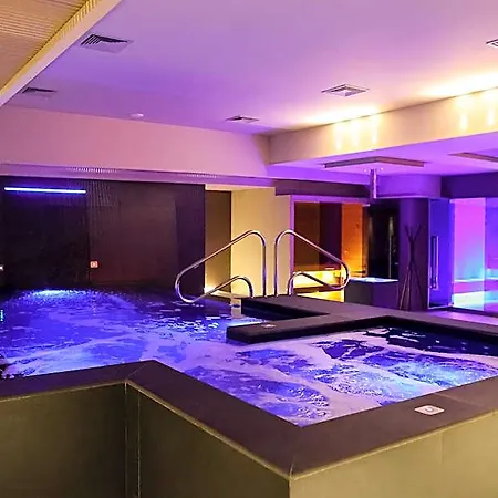 فندق Moma Wellness & 3*